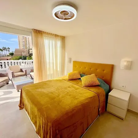 Sunny On The Paradise Coast. Apartment