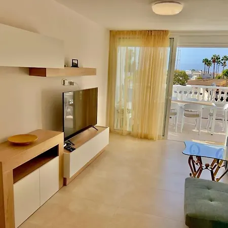 Sunny On The Paradise Coast. Appartement *