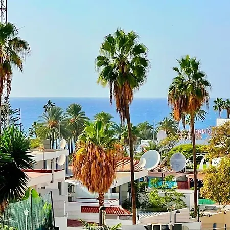 Sunny On The Paradise Coast. * أرونا