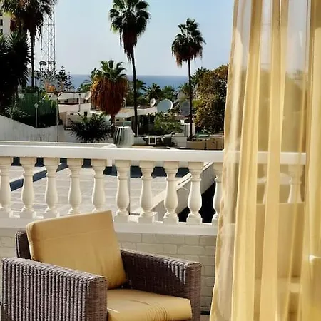 Sunny On The Paradise Coast. أرونا