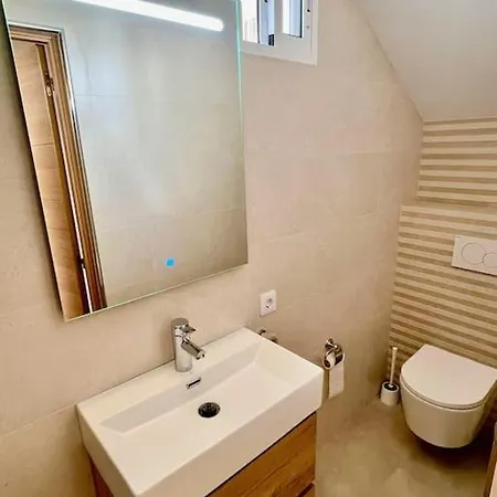 Sunny On The Paradise Coast. شقة أرونا