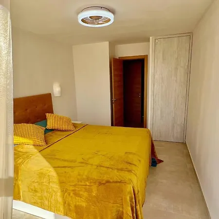 Sunny On The Paradise Coast. * أرونا