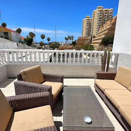 Sunny On The Paradise Coast. أرونا