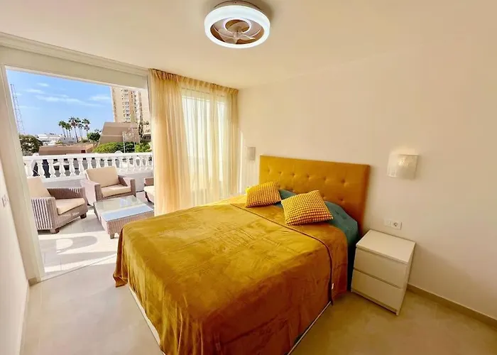 Sunny On The Paradise Coast. Appartamento