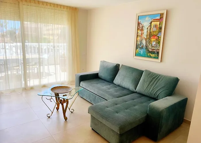 Sunny On The Paradise Coast.